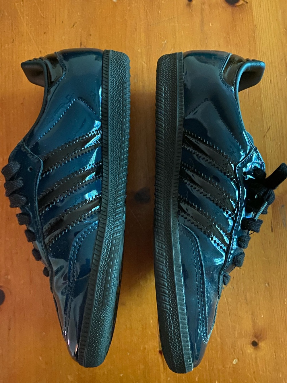 Adidas Sambra OG Women’s Casual Sneakers, Sz 7, Patent Leather Upper w/ Stripes